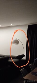 Stojaca lampa