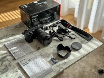Sony Alpha A6400 + E 18–135 mm f/3.5–5.6 OSS