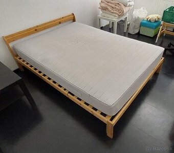 Postel 140cmx200cm s matracom za odvoz