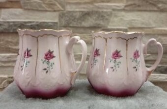 Růžový porcelán, 2 hrníčky bucláčky, Chodov