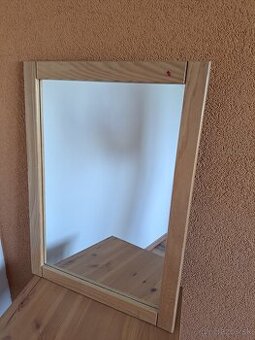 Zrkadlo v drevenom ráme 750x550 mm