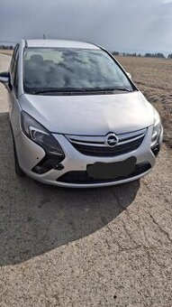Opel zafira tourer 1.4 turbo 103kw rok 2016