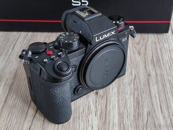 Panasonic Lumix S5 - telo