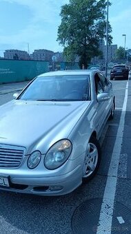 Mercedes W211