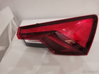 Zadné práve svetlo škoda octavia 4