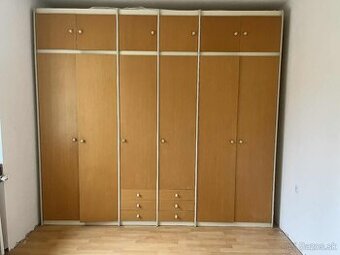 Šatníková skriňa