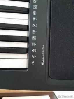 Yamaha PSR-E373 + stojan