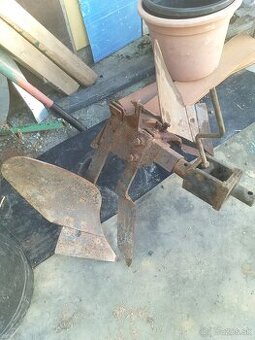 Predám otočný pluh obracák za malotraktor