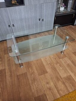 Sklený konferenčný stolík