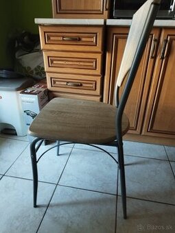 Jedálensķé stoličky