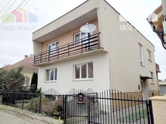 Priestranný rodinný dom s garážou, Vrbové - 1