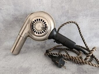 Starý značkový fén AEG – chromovaný kov, textilní kabel, krá