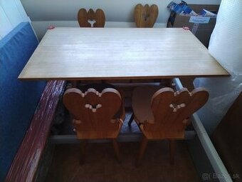 Drevené sedenie, stôl stoličky