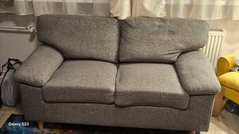 Pohovka s kreslom a konferenčný stolík