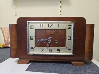 Staré krbové hodiny