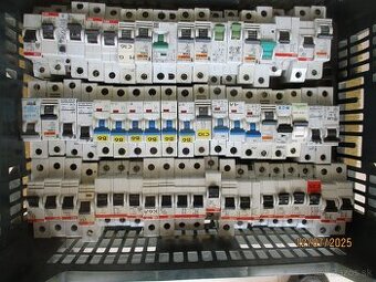 Predám jednopolové ističe 55ks