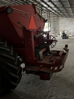 Rozmetadlo priemyselných hnojív Bredal B6