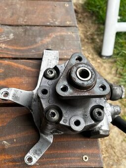 posilovac riadenia/servočerpadlo na BMW e60 330xD