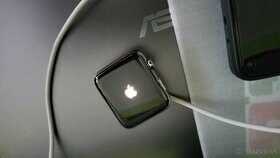 Apple Watch 3 - reštartujú sa