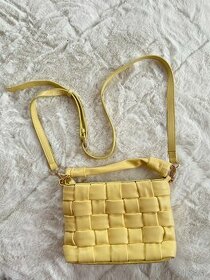 Malá žltá kabelka