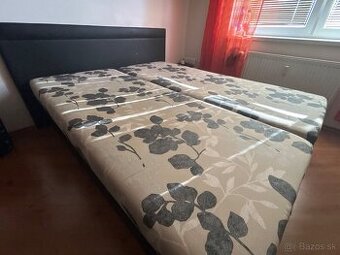 Čalúnená manželská posteľ