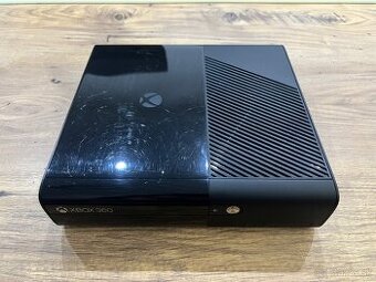 Samostatná herná konzola Xbox 360E 4GB
