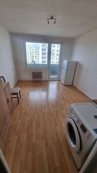 Rezervované - Čiastočne zrekonštruovaný bytík s loggiou