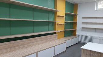 Regálový systém a police na stenu