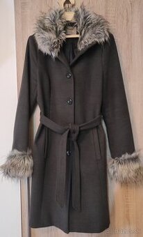 Elegantný dámsky kabát