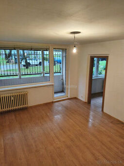 Ponúkame na predaj 2-izbový byt na ulici Rožňavská, KE-Západ