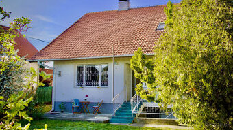 Veľký RD: 6 izieb, 2 kuchyne, 2 kúpelne, pivnica, garáž, 100