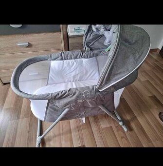 Skladacia prenosná postieľka