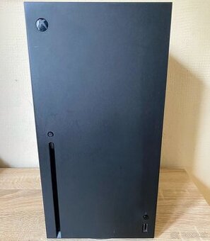 Predám Xbox Series X – TOP stav + príslušenstvo + hry