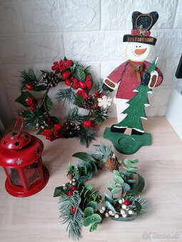 Vianočné dekorácie, svietnik, snehuliak, cencúle, veniec - 1