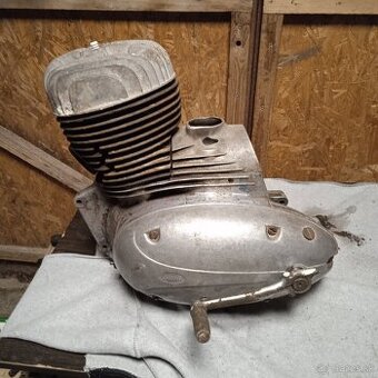 Motor Jawa 250 panelka