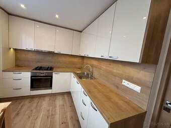 Na predaj: 3-izbový byt, 67 m², Nemšová – centrum