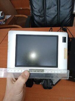 DVD prehrávač + Monitor na 12 V do auta