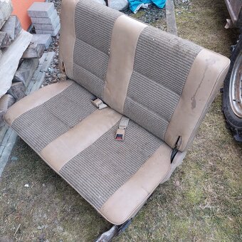 Zadná lavica mitsubishi pajero mk1