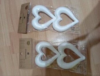 Kvety na svadobnú výzdobu a stuhy na výzdobu auta