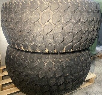 Predám GOLFové pneumatiky s diskami pre traktor John Deere