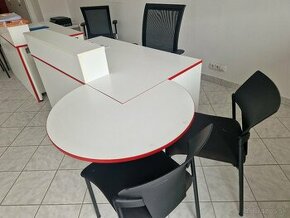 Kancelársky stôl s pultom a guľatým klientským stolíkom