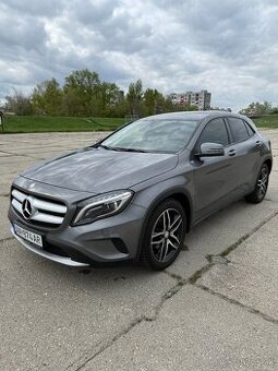 Mercedes-Benz GLA 180 - 90 kW Benzín