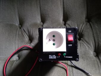 Menič napätia  HQ 300W 12V-230v