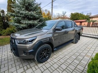 Toyota Hilux INVINCIBLE