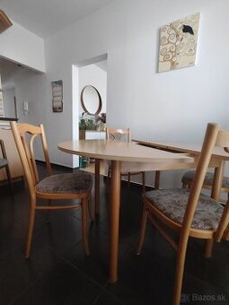 Jedálenský stôl+ 4 stoličky