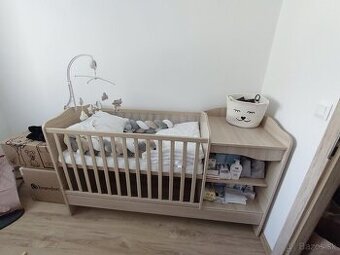 Detská postielka s prebalovacim pultom