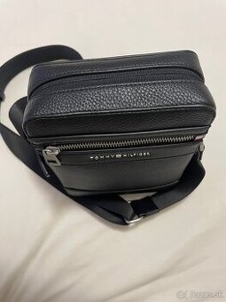 Predám tašku na rameno Tommy Hilfiger