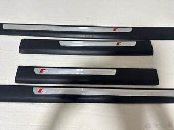 Prahy / nástupné lišty Audi A6 C6 Avant – S-line