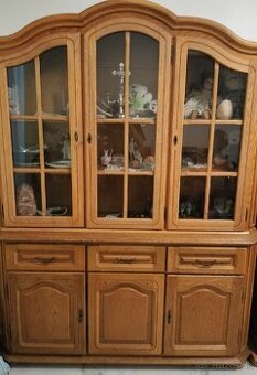 Rustikálna vitrína