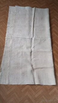 Predám ľanový obrus s výšivkouq